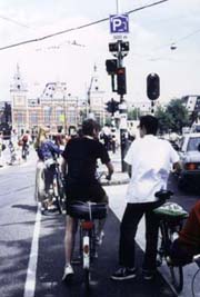 アムステルダムの自転車路と専用信号