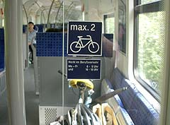 ミュンヘンの自転車持ち込み可能な電車内部