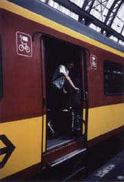 アムステルダムの自転車持ち込み可能な列車