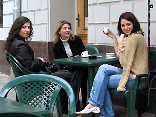 カフェの美女たち