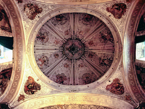 救済病院の教会の天井