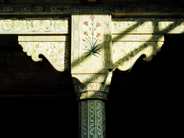 カース・マハルの柱頭の装飾