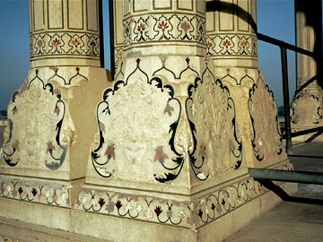 カース・マハルの柱脚の装飾