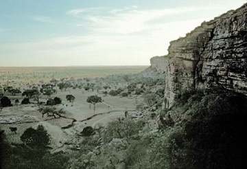 バンジャガラの断崖と平原