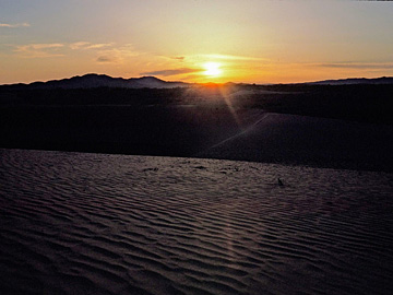 砂漠の落陽