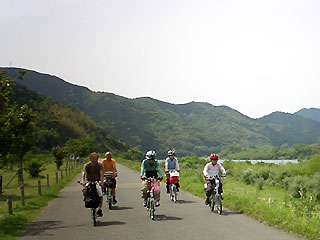 中村へ向かうサイクリングロード