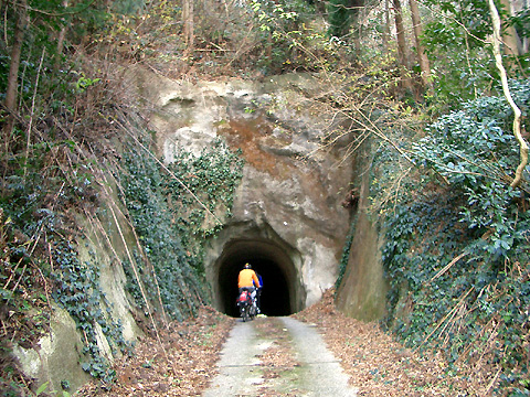 頂上のトンネル