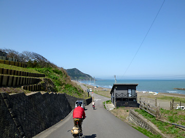日本海と岩殿山