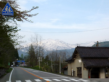千垣駅付近から立山連峰を望む