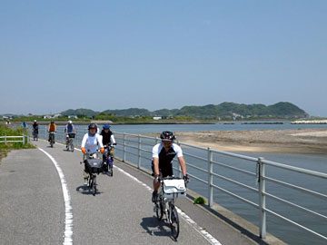 夷隅川沿いのサイクリングロード