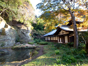 瑞泉寺の本堂と庭園