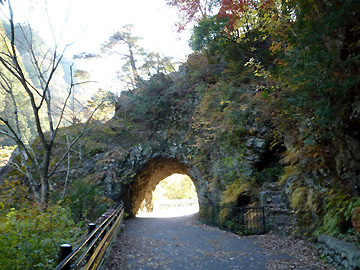 素堀のトンネルの北側