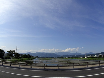 富士見大橋より酒匂川と丹沢山地を見る
