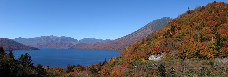 中禅寺湖スカイラインから見る中禅寺湖と男体山