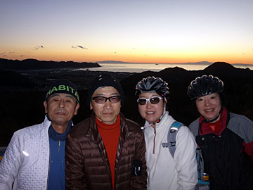 夕焼けの伊豆大島と三浦半島