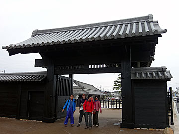 新居関所の大御門
