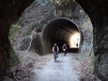 コルゲートのトンネル