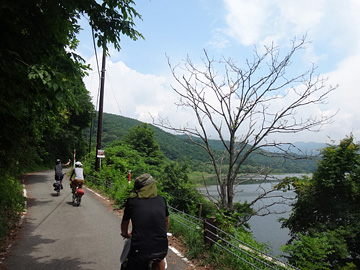 秋元湖と自転車道