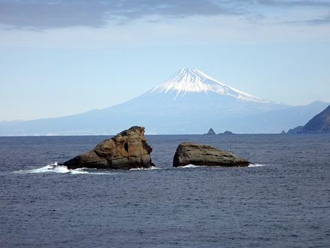 雲見から見る牛着岩と富士山