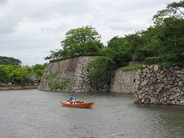 お堀の観光ボート