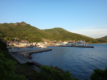 坂手港と碁石山