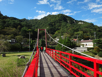 矢祭山とあゆのつり橋