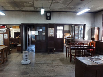 旧今津郵便局の内部
