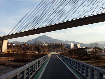 秩父公園橋と武甲山