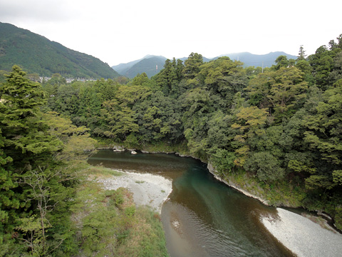 好文橋から多摩川上流を望む