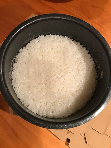 らんこし米の炊きたてご飯