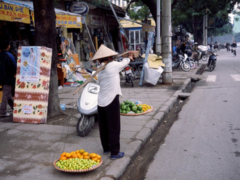 ホンガイ市場付近の果物売り