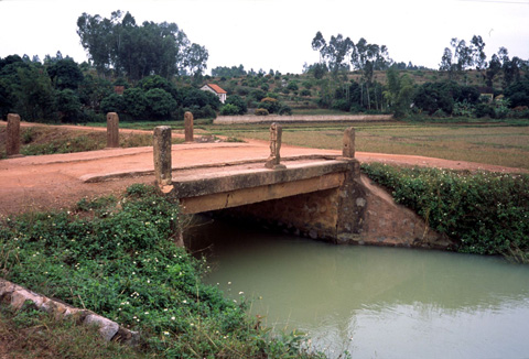 用水路を渡る橋