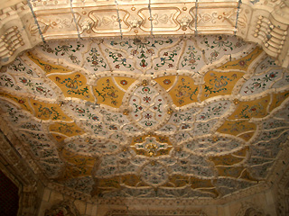 レヒネルの工芸美術館の天井