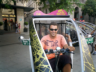 リカンベントタイプのバイクタクシー