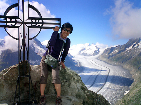 エッギスホルン山頂からアレッチ氷河を望む