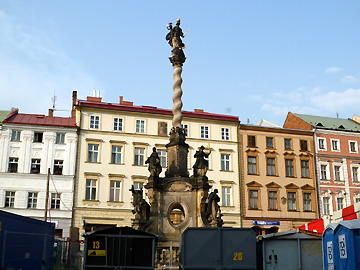 ドルニー広場の柱像