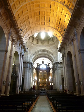 サン・ヴィセンテ・デ・フォーラム教会内部