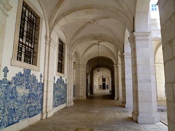 サン・ヴィセンテ・デ・フォーラム教会回廊