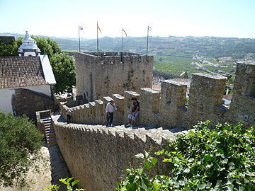 お城と街の間の城壁