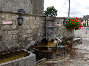 教会脇の泉