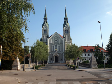 トルノーヴォ教会とトルノーヴォ橋