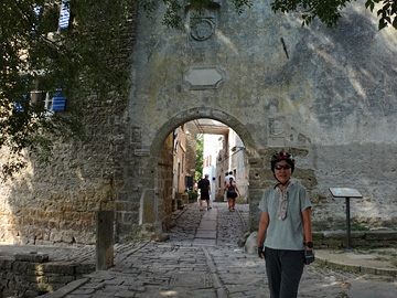 街の壁と入口