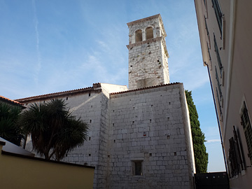 修道院の塔