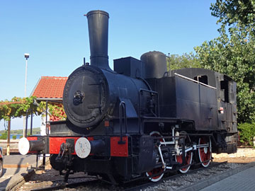 プーラ駅の蒸気機関車