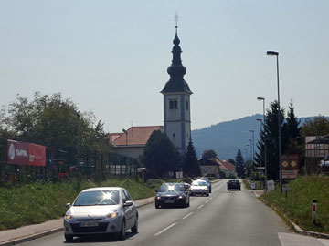 道沿いの教会