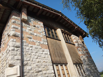 教会の外壁と屋根