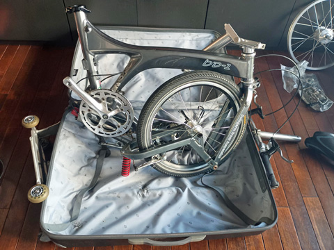 BD-1 Monocoqueをスーツケースに入れる手順1