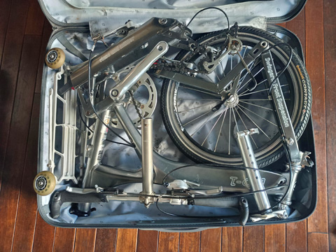 BD-1 Monocoqueをスーツケースに入れる手順3