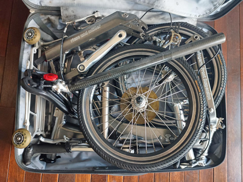 BD-1 Monocoqueをスーツケースに入れる手順4