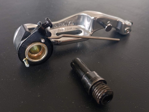 ブレーキと台座